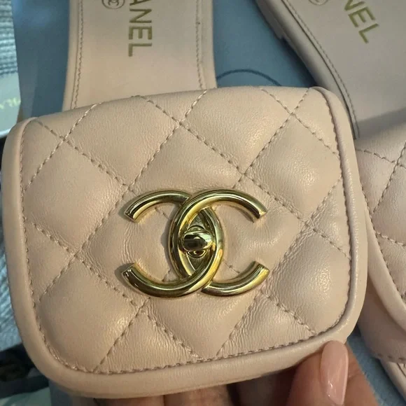 CHANEL Quilted Lambskin CC Turnlock Sandal - Picture 13 of 15